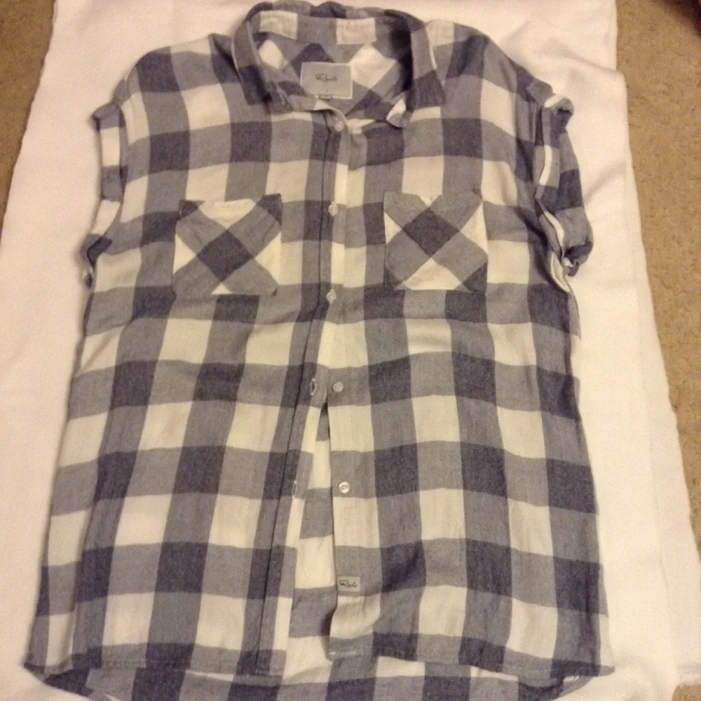 NWOT Rails "Britt" Rolled Sleeve - Picture 2 of 6